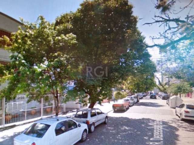 Apartamento 2 dormitórios, sala, banheiro social, cozinha e área de serviço, ótima localização no Bairro Menino Deus  de fácil acessibilidade .