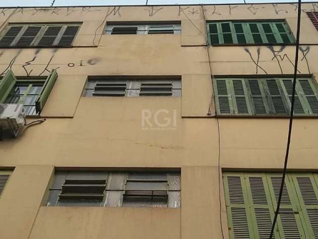 Apto JK - Cidade Baixa - Porto Alegre&lt;BR&gt;&lt;BR&gt;Apartamento tipo JK com quarto/sala amplo, de fundos, silencioso, cozinha ampla e área de serviço independente, em boas condições de conservaçã