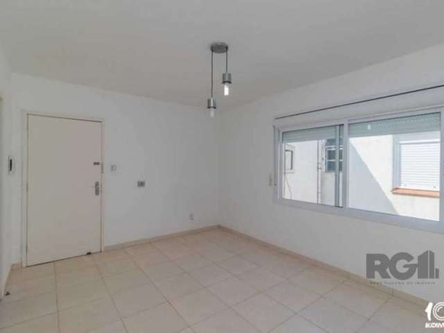 Apartamento de 3 dormitórios amplos,  living para 2 ambientes, sala de estar, banheiro social, cozinha bem espaçosa, banheiro serviço, terraço com tanque&lt;BR&gt;Prédio em ótima localização, próximo 