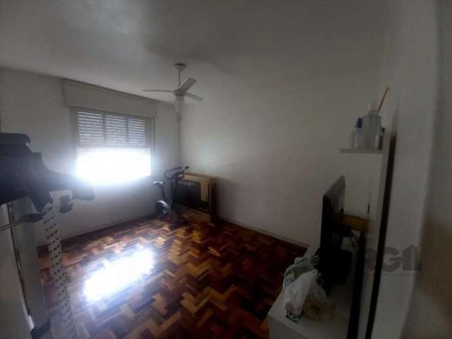 Apartamento bem ventilado, com 39m², divido em 01 dormitório, cozinha, banheiro com box e living. Condomínio com baixo custo, próximo de todas as facilidades do bairro Menino Deus! &lt;BR&gt;Agende já