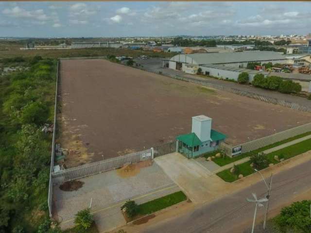 Terreno localizado no bairro Anchieta/São João, com guarita, portão eletrônico, cerca de cimento pré-moldado, água encanada, energia elétrica e pavimentado com argila e saibro.&lt;BR&gt;Licença aprova