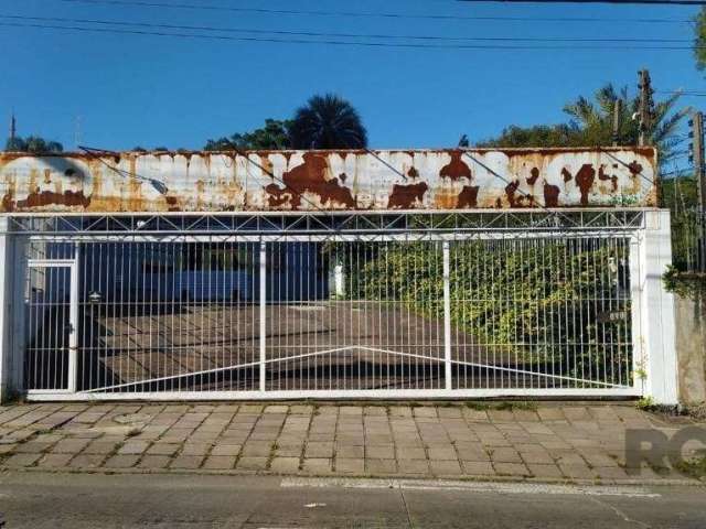 Excelente terreno, com casa comercial, adaptável para diferentes tipos de negócios.&lt;BR&gt;Salas amplas, arejadas e bem distribuídas, equipadas com banheiros.&lt;BR&gt;Pode ser transformado em loja,