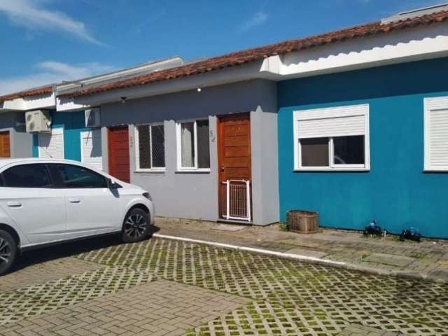 Casa térrea em condomínio fechado composta de 2 dormitórios, amplo living, cozinha americana, banheiro social, área de serviço , pátio nos fundos , uma vaga de garagem, salão de festas, churrasqueira,