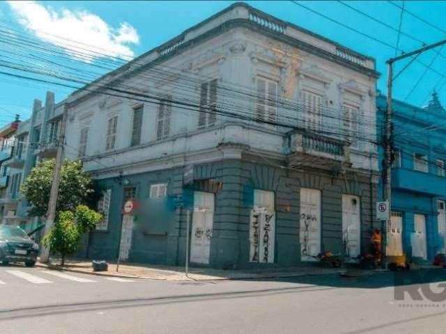 Libertas Imóveis aluga Prédio comercial de esquina com aproximadamente  400m² no bairro Floresta.Imóvel com boa iluminação, amplo espaço, seis peças, sendo uma delas um salão amplo, cozinha, piso em c