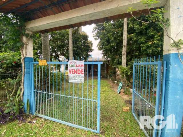 Imóvel para venda em Porto Alegre/RS Zona Sul | Mini Sítio com uma casa de alvenaria, 1 dormitório, sala e cozinha integradas, 1 banheiro. Área externa com churrasqueira, pomar e uma horta, espaço com