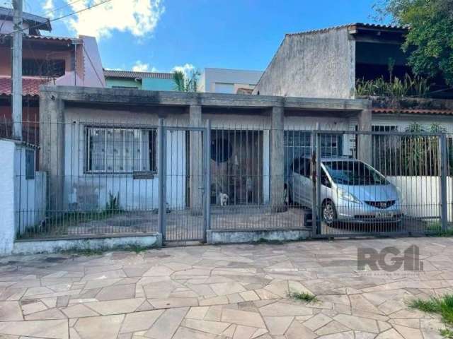 Casa de 94m² no bairro Jardim Botânico! O imóvel é composto por living para dois ambientes, 2 dormitórios, banheiro social, cozinha, garagem coberta e espaçoso pátio nos fundos. Necessita reformas e a