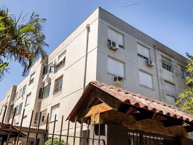 Apartamento com 2 dormitórios e dependência, semi-mobiliado, localizado na Dr. Pereira neto 2.200, espaçoso e ensolarado. Vaga de garagem coberta e escriturada, portaria 24horas e salão de festas. Pre