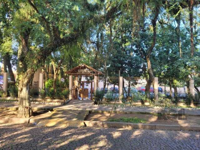 Casa condomínio, 2 dormitórios, 1 vaga de garagem, no bairro Guarujá, Porto Alegre/RS&lt;BR&gt;   &lt;BR&gt;Ótimo Sobrado com 02 dormitórios.   &lt;BR&gt;Conta com sala, cozinha, banheiro social e  ár