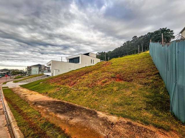 Terreno no Condomínio Alphaville na Zona Sul em Porto Alegre. Área de 612,24m² pronta para construir residência de alto padrão.  Moderna infraestrutura de clube com piscina,fitness, quadra poliesporti