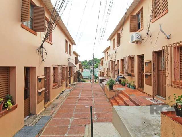 Casa com 59m² de área privativa, 02 dormitórios, sala , cozinha e área de serviço. Vaga para carro. Bem localizada próxima a rua Dona Firmina. &lt;BR&gt;Agende já sua visita!