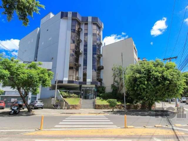 Sala comercial semi mobiliada no Bairro Rio Branco, em excelente localização no Centro profissional Vicente da Fontoura.&lt;BR&gt; São 68 M² de área total, divididos em três ambientes, mais um banheir