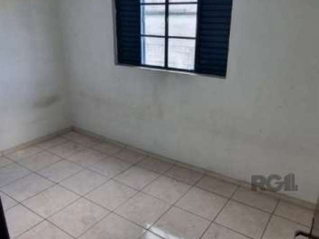 Vendo apartamento com três dormitórios, sala, cozinha e banheiro.&lt;BR&gt;Localizado no bairro Rubem berta.