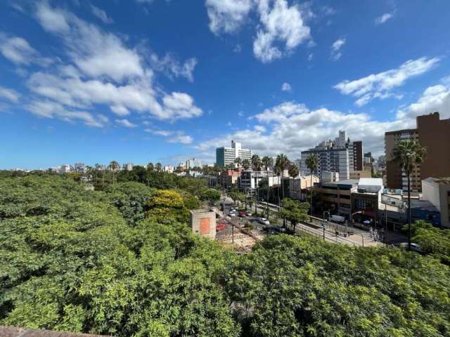 Sala comercial, elevador, portaria 12 horas e uma vaga de garagem no bairro Bom Fim em Porto Alegre. Decorada e usada como consultório médico, mas pode ser adaptada para outras profissões. Sala de esp