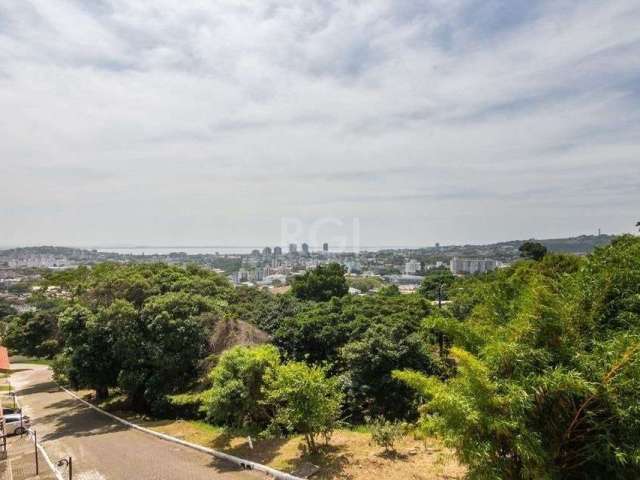 Excelente terreno exclusivo com Vista Deslumbrante para o Rio Guaíba!&lt;BR&gt;Se você busca viver em um lugar privilegiado, seu novo lar está aqui! Terreno amplo e ensolarado no prestigiado Condomíni