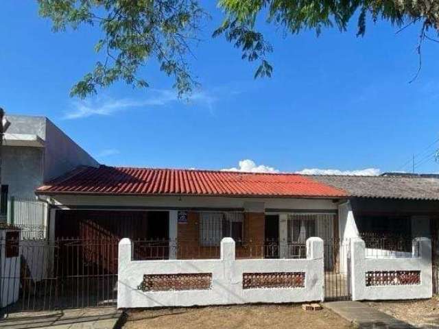 Ótima casa no bairro Restinga, com sala, cozinha ampla, área de serviço, 3 quartos, 2 banheiros, garagem grande coberta e espaço gourmet. Pátio fechado, e aberturas com grades. Próximo a escolas, merc