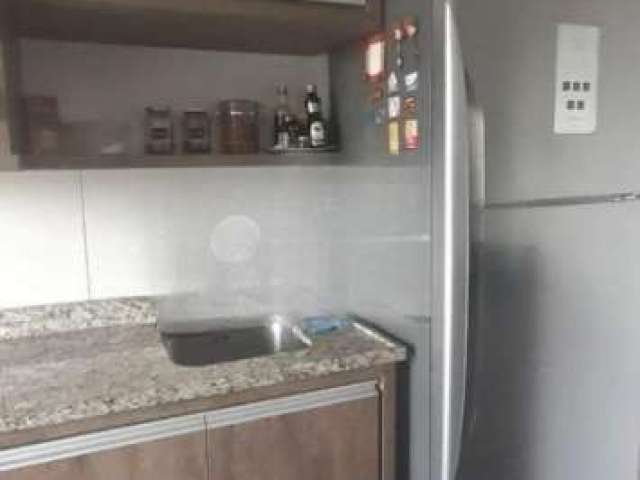 Apartamento na Vila Ipiranga, 2 dormitórios, sendo 1 suíte, living com sacada, churrasqueira, cozinha americana, semimobiliado, andar alto, voltado para a área das piscinas, vista definida, piso em po