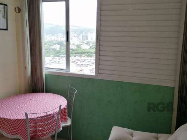 Apartamento de um quarto, sala, banheiro e área de serviço (separada) Andar alto com vista.&lt;BR&gt; Condomínio com piscina, quadra de futebol, churrasqueiras coletivas, portaria 24hs.&lt;BR&gt;  Pró