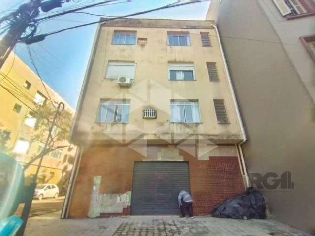 Loja comercial no bairro Centro Histórico em Porto Alegre.&lt;BR&gt;&lt;BR&gt;Possui aproximadamente 53m² de área privativa, com uma ampla loja de esquina com a rua Bento Martins, loja está revitaliza