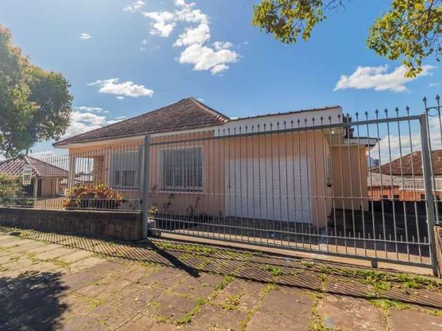 Casa à venda em Porto Alegre, localizada no bairro Jardim Itu. Possui 3 dormitórios amplos, 3 banheiros, 2 vagas de garagem. Infraestrutura com espaço gourmet, quiosque e face para frente. Característ