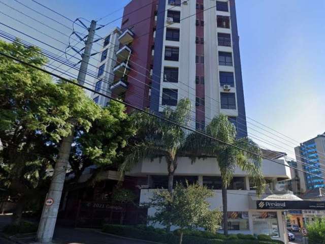 04 salas todas interligadas no mesmo corredor, com 02 vagas cobertas, 04 banheiros sendo 01 transformado em cozinha de fácil reversão.&lt;BR&gt;Bem localizadas de esquina , finamente decoradas, com In