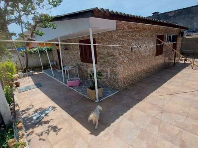 Casa documentada com terreno de 15X20, contendo, 2 quartos, 1 banheiro interno,&lt;BR&gt;1 banheiro externo, Sala, cozinha sob medida, churrasqueira;&lt;BR&gt;contém 1 peça nos fundos utilizada como l