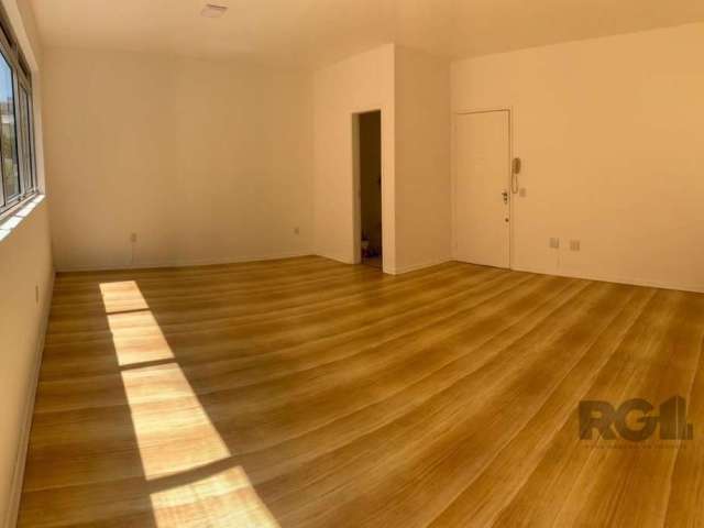 Libertas Imobiliária aluga sala comercial com 35m² no bairro Auxiliadora em Porto Alegre.&lt;BR&gt;&lt;BR&gt;Imóvel bem iluminado, piso laminado, banheiro social.&lt;BR&gt;&lt;BR&gt;Condomínio com ele