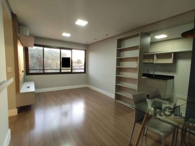 Excelente apartamento com aproximadamente 61,14m² privativos, de fundos, semi mobiliado e com 2 dormitórios, sendo uma suíte. Você pode contar também com um amplo living que integra a sala de estar à 