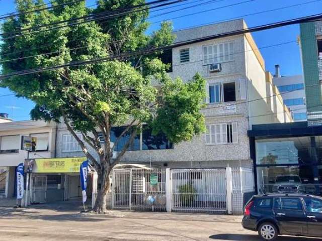 Vende excelente apto na Av. Souza Reis de 03 dormitórios, sala com 02 ambientes, cozinha, área de serviço, banheiro social mais banho auxiliar, vaga garagem escriturada, posição solar Leste. Boa local