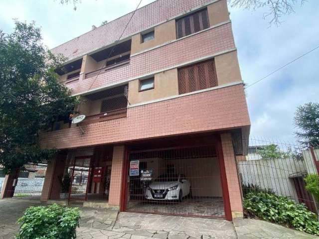 Excelente apartamento de 2 dormitórios, 1 banheiro, cozinha com área de serviço integrada, sala com sacada e piso em parquet em ótimo estado. Possui 1 vaga de garagem fechada. Localizado na Rua Ari Ma