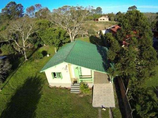 Casa 3 Dormitórios no Lageado. Ótima Casa de Campo no Bairro Lageado-Zona Sul de Porto Alegre. Casa toda em Madeira Nobre Cambará, 3 Dormitórios, Sala de Estar, Cozinha, Banheiro Social e Garagem Cobe