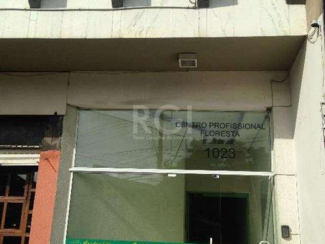 Vende conjunto com  área útil 52m², composto de 2 salas, com  piso laminado em ótimo estado, ar-condicionado, banheiro e área externa. Prédio com elevador, portaria/zeladoria,. Próximo rua Dr. Vale e 