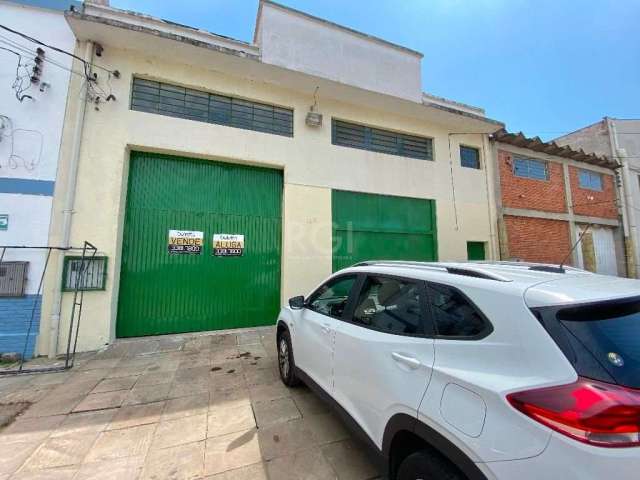 Depósito Localizado no Bairro São Geraldo, a poucos metros da Ferramentas Gerais, com piso concreto, 02 banheiros/vestiários novos nos fundos, entrada para caminhões pequenos, mezanino com 48m² e páti