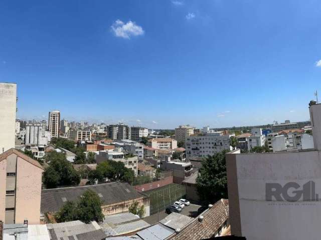 Excelente sala comercial com 35,65 m² privativos, na Rua Almirante Barroso esquina Av. Cristóvão Colombo no Bairro Floresta. Constituída de recepção, sala de trabalho e lavabo. Localização privilegiad