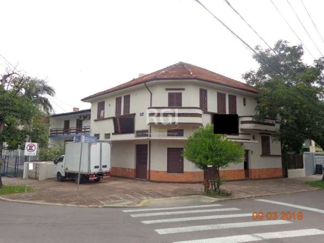 Prédio na sacadura cabral esquina com a ivo corseuil. Local movimentado.&lt;BR&gt;&lt;BR&gt;possui:&lt;BR&gt;loja comercial com cozinha e banheiro.&lt;BR&gt;apartamento com sala, cozinha, área de serv