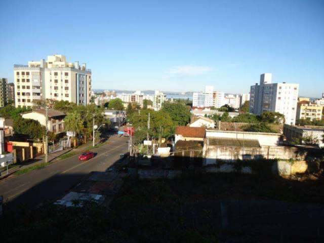 Csa para uso comercial, excelente localização, em terreno de esquina 12 x 33 e área constrúida de 400m². Na parte térrea amplo salão, gabinete, cozinha. Na parte superior oito salas, dois banhos. Gara