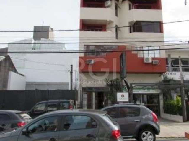 Sala comercial no Menino Deus. Recepção, sala grande e banheiro, peças grandes, área para vários profissionais.&lt;BR&gt;Marque sua visita!!!!