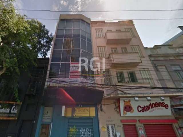 SALA COMERCIAL, próxima ao Hospital de Pronto Socorro, em frente a Redenção.&lt;BR&gt;Prédio com elevador.