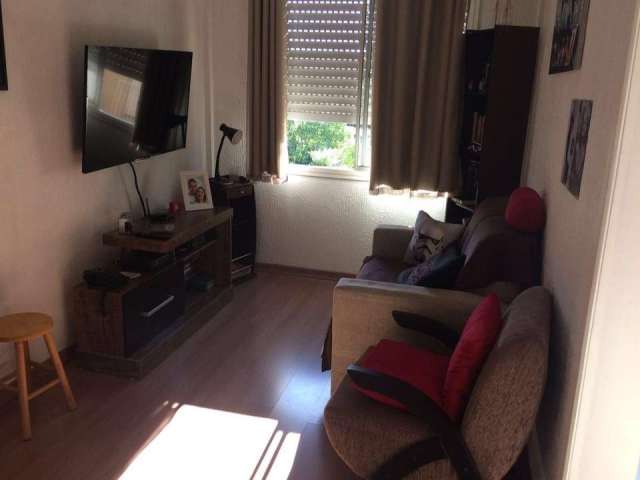 Apartamento na Vila Nova, com 1 dormitório, todo reformado, piso, cozinha, banheiro todo novo, em ótimo estado. Aceita proposta. Venha conferir!