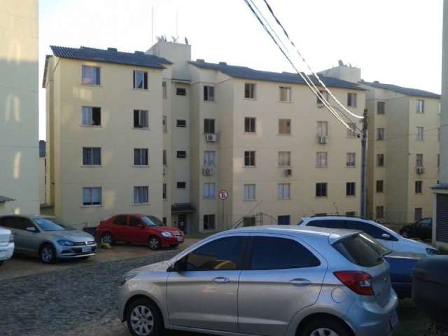 Vende no coração do bairro com condução na frente um belo apartamento de 02 dormitórios térreo com peças bem arejadas, espera para split, peças amplas em um condomínio com estacionamento rotativo, sal