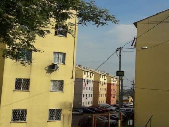 Vende lindo apartamento de 2 dormitórios, no 5º andar, com sala e cozinha conjugada e uma vaga de garagem. Condomínio com portaria 24 h. Ótima localização, ônibus na frente.  Aceita financiamento. Age