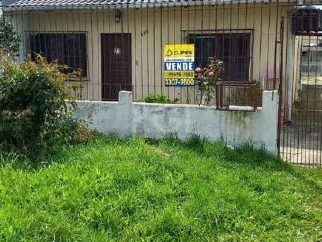 Casa térrea em terreno com medidas de 10 x 44. No terreno existem 03 casas térreas, living 02 ambiente e todas com 02 dormitórios. NÃO PODE SER FINANCIADO, próximo a todos os recursos e com transporte