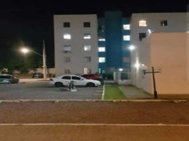 Vende no coração do bairro, ótimo apto  02 dormitórios, área privativa de 42 metros, com peças amplas, living, banheiro montado, cozinha americana, área de serviço, aberturas de alumínio, gradil, imóv