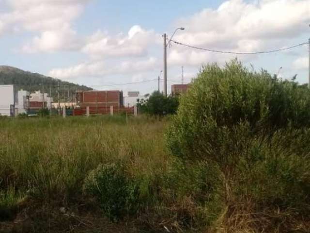 Vende ótimo terreno localizado atrás do novo Zaffari da Hípica limpo e pronto para construir. Com 5,50 x 25 metros, totaliza 137,50m² com fácil acesso a todas as conveniências da região. Próximo ao Za