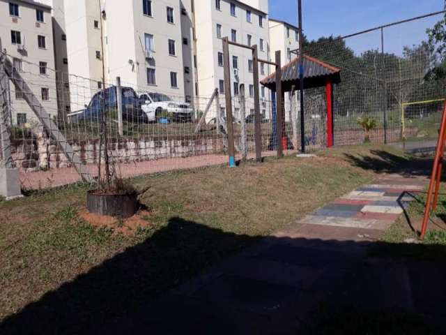 Vende ótima opção de apartamento na Vila Nova com 38m² privativos, 2 dormitórios, banheiro social, cozinha integrada com bela vista, living bem arejado no quinto andar. Com vaga rotativa 24h, salão de