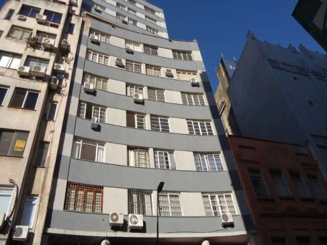 Vende excelente Apartamento JK  ,sala, cozinha, banheiro social. Ótima localização. No bairro centro. Pode ser usado como apartamento ou sala comercial. Não perca tempo, Agende sua visita!