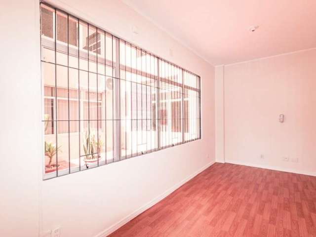 Barbada Sala comercial,bairro Bom Fim/Rio Branco, Porto Alegre, entre Protásio e Vasco da Gama, no bairro próximo Hospital Clínicas, , com  banheiro, , 30m²,  fundos e posição solar leste/oeste. Banhe