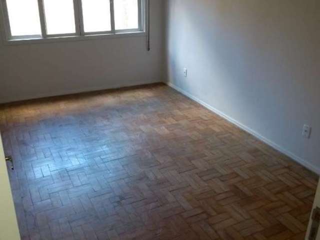 Apartamento 1 dormitório proximo colegio selvigne e igreja Matriz  , cozinha com pia e balçao , area serviço separada ,  prédio super bem localizado .  Box de garagem para alugar proximo ao predio . &