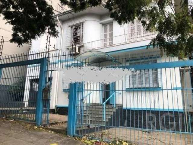 Casa sobrado prox. a  Protásio Alves, Petrópolis, frente para o antiga pizzaria Fornão, ideal para comercio, clinica etc. Terreno de 16,30 frente por 22,00 de fundo.&lt;BR&gt;Parte inferior: 3 amplos 