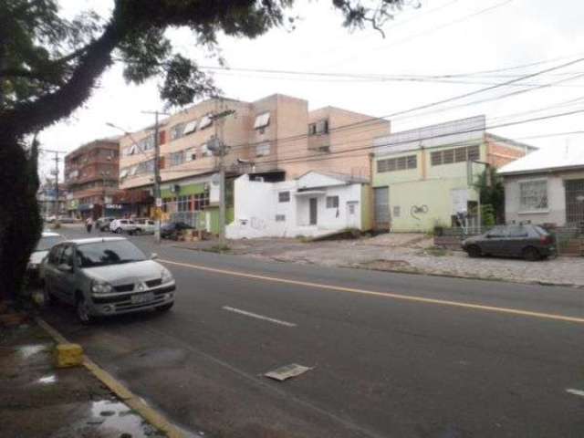 Terreno no bairro Vila Ipiranga em Porto Alegre: de esquina com 11 metros de frente para av. do Forte e 32,00 metros para travessa Abrano Eberte. Esquina na avenida mais movimentada da zona norte. Óti