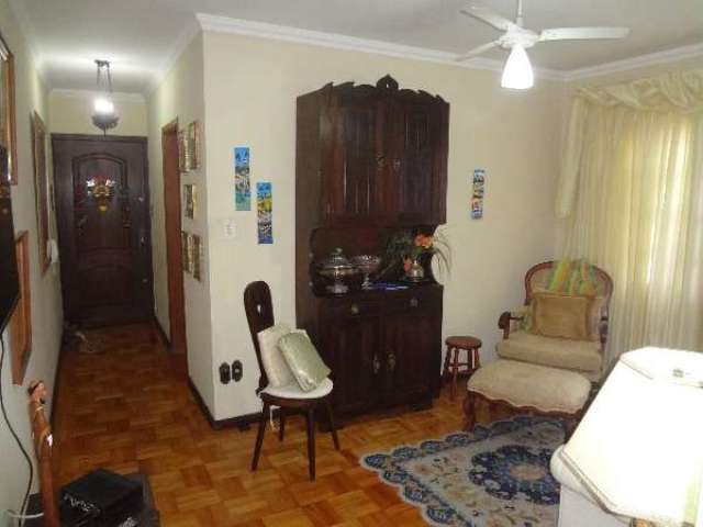 Apartamento no bairro Rio Branco em Porto Alegre: dois dormitórios amplos, sala, banheiro social, cozinha montada com área de serviço independente, bem localizado, em rua tranqüila, próximo da Goethe,